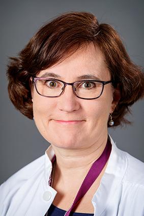 Kuvassa on ylilääkäri Sirpa Leppä HUSista.