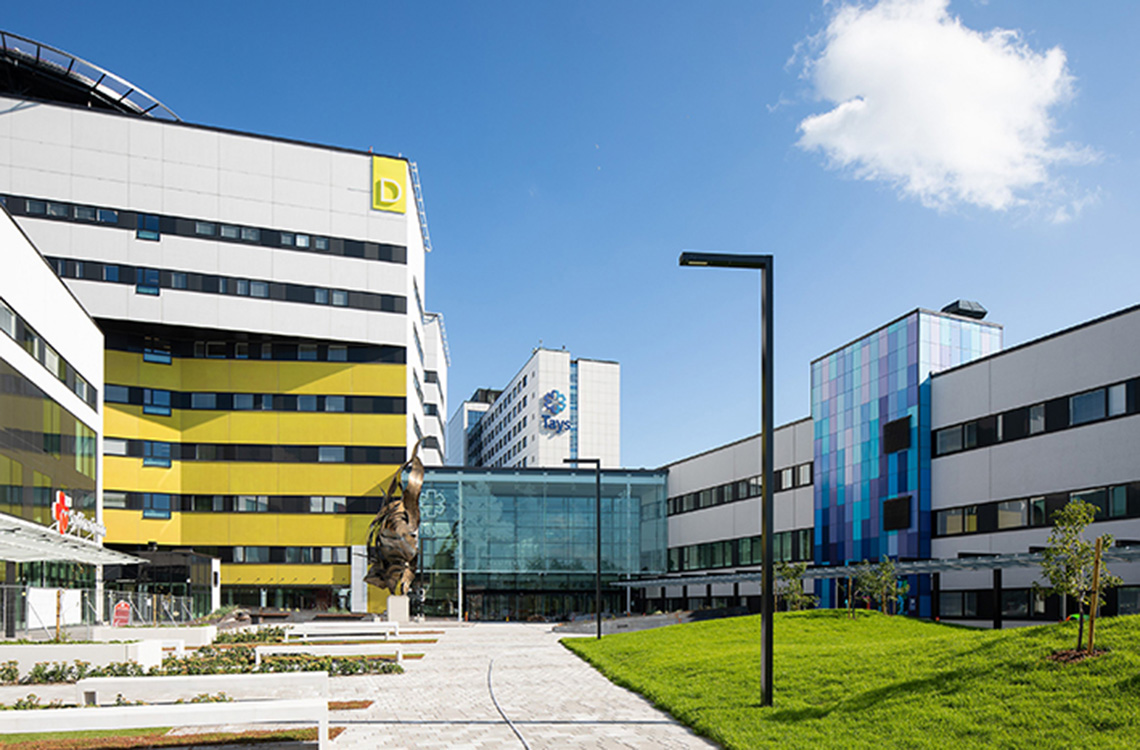 Kuvassa on Tampereen yliopistollisen sairaalan rakennuksia.